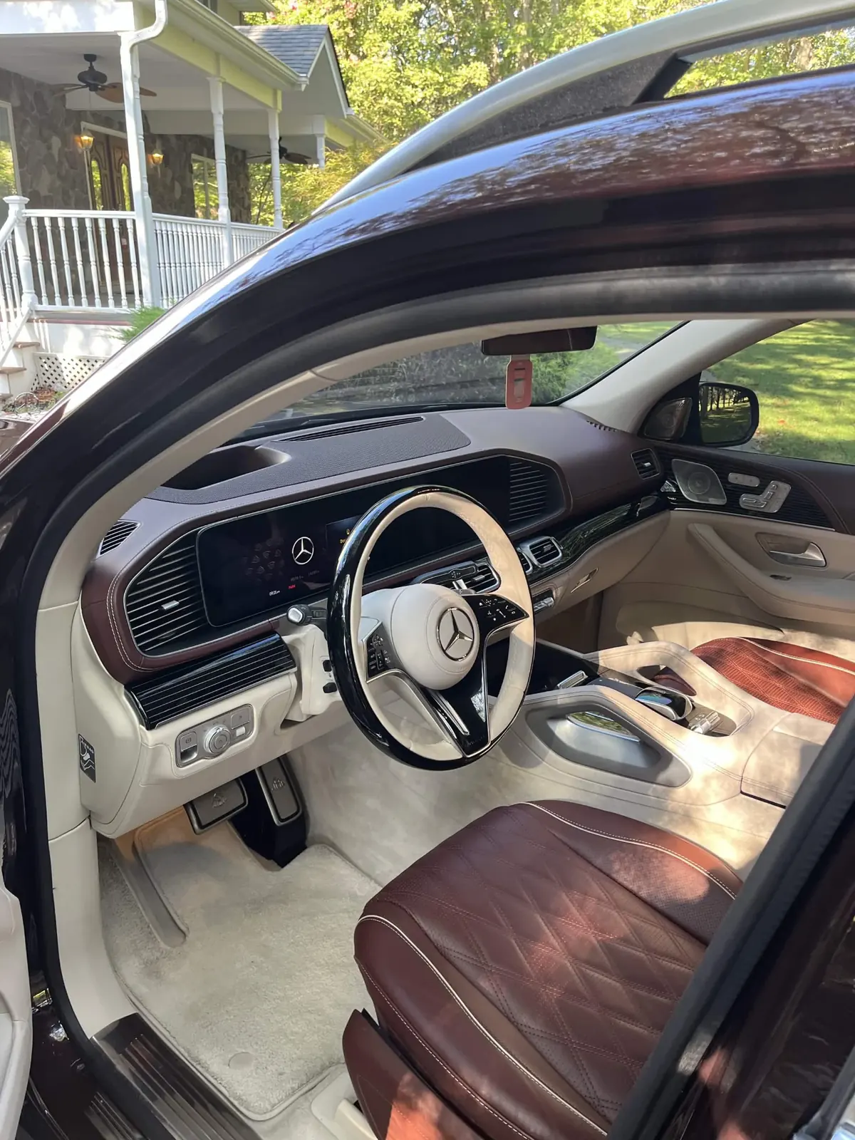 Mercedes-Maybach GLS cabin in cream and chestnut leather