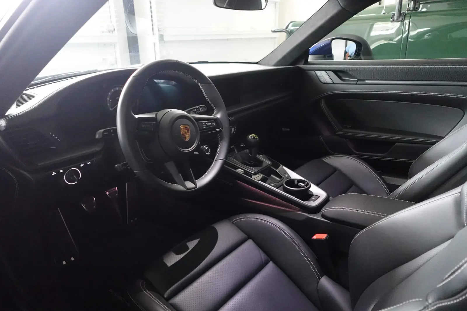 Porsche 911 cabin, black leather with contrast stitching